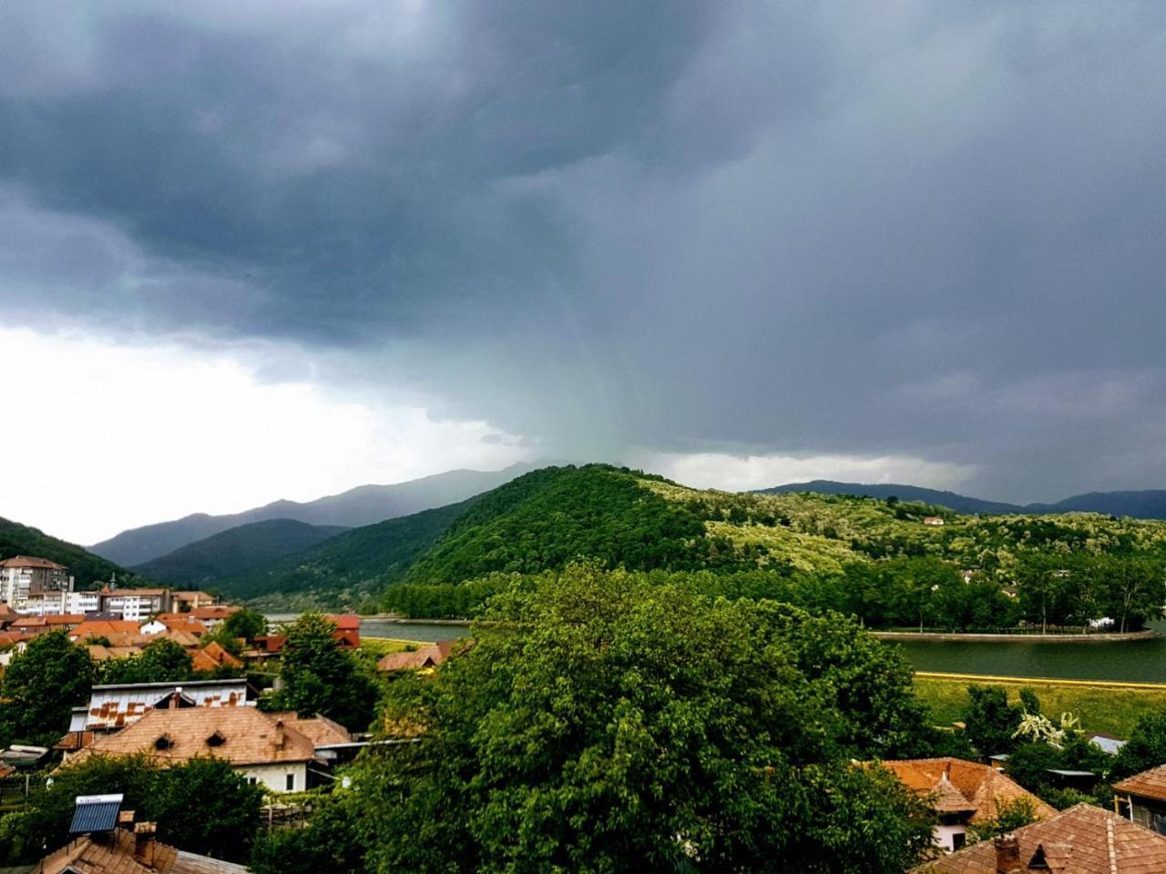 Apartament Belvedere Călimăneşti Bagian luar foto